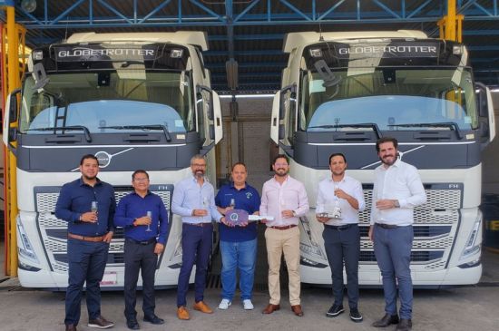 Volvo entrega primeros tractocamiones FH 4x2 en México a Transportes Ruiz